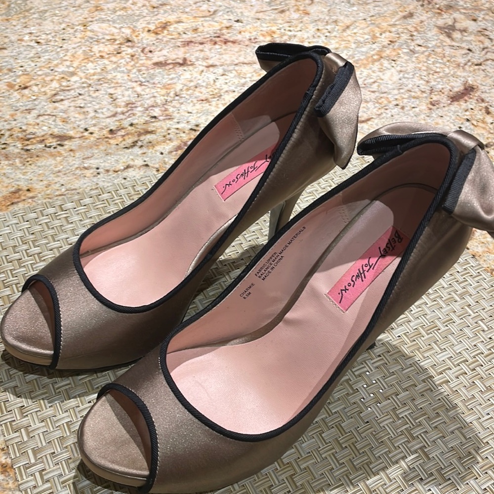 High heel shoes